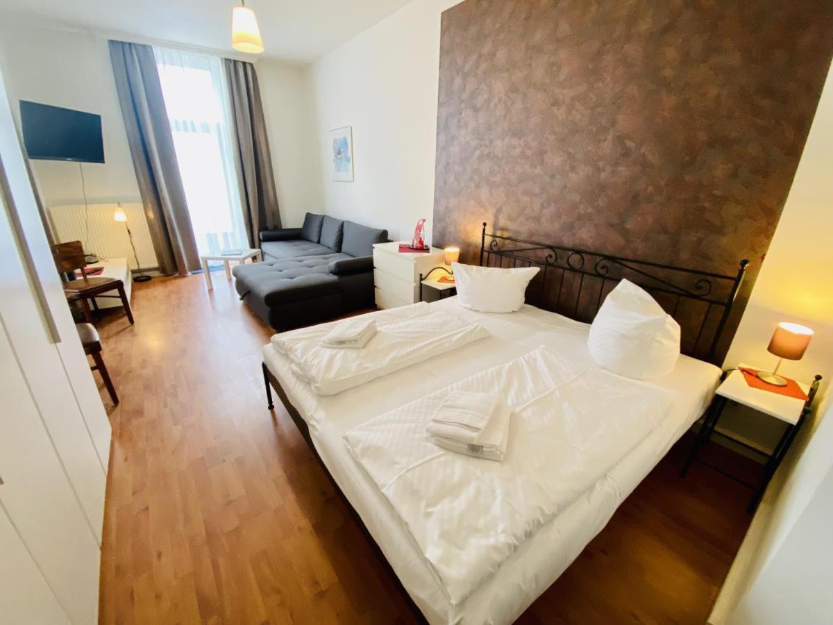 Doppelzimmer Cocktail, Direkt Am Alten Strom Росток Экстерьер фото